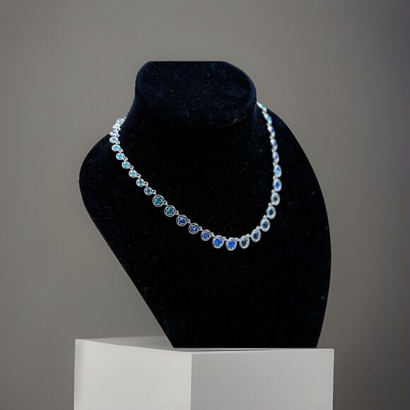 Shades Of Blue Kaleidoscope Size And Color Scaling Necklace - Picture 2 of 6